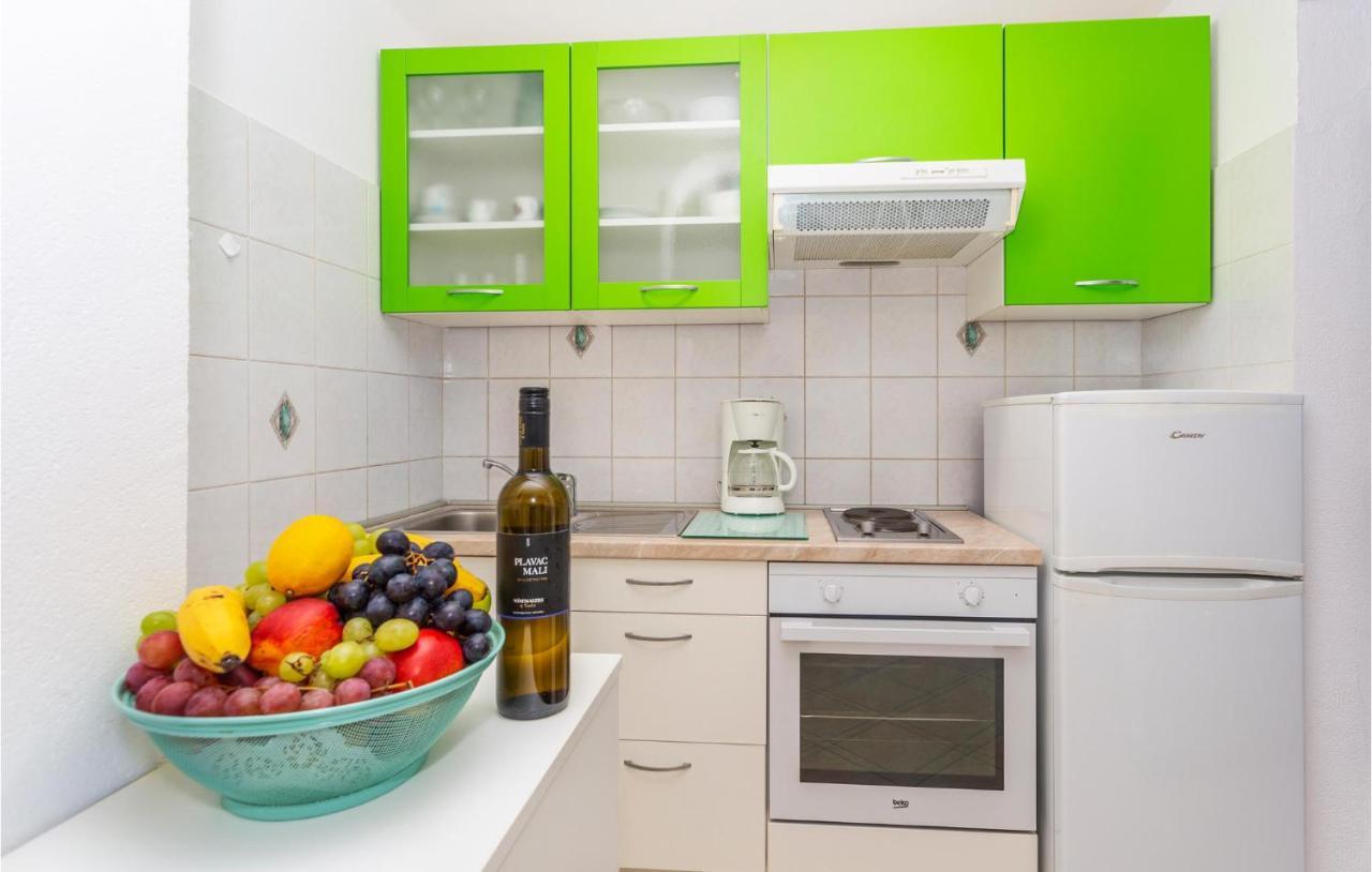 2 Bedroom Cozy Apartment In 오미살즈 외부 사진