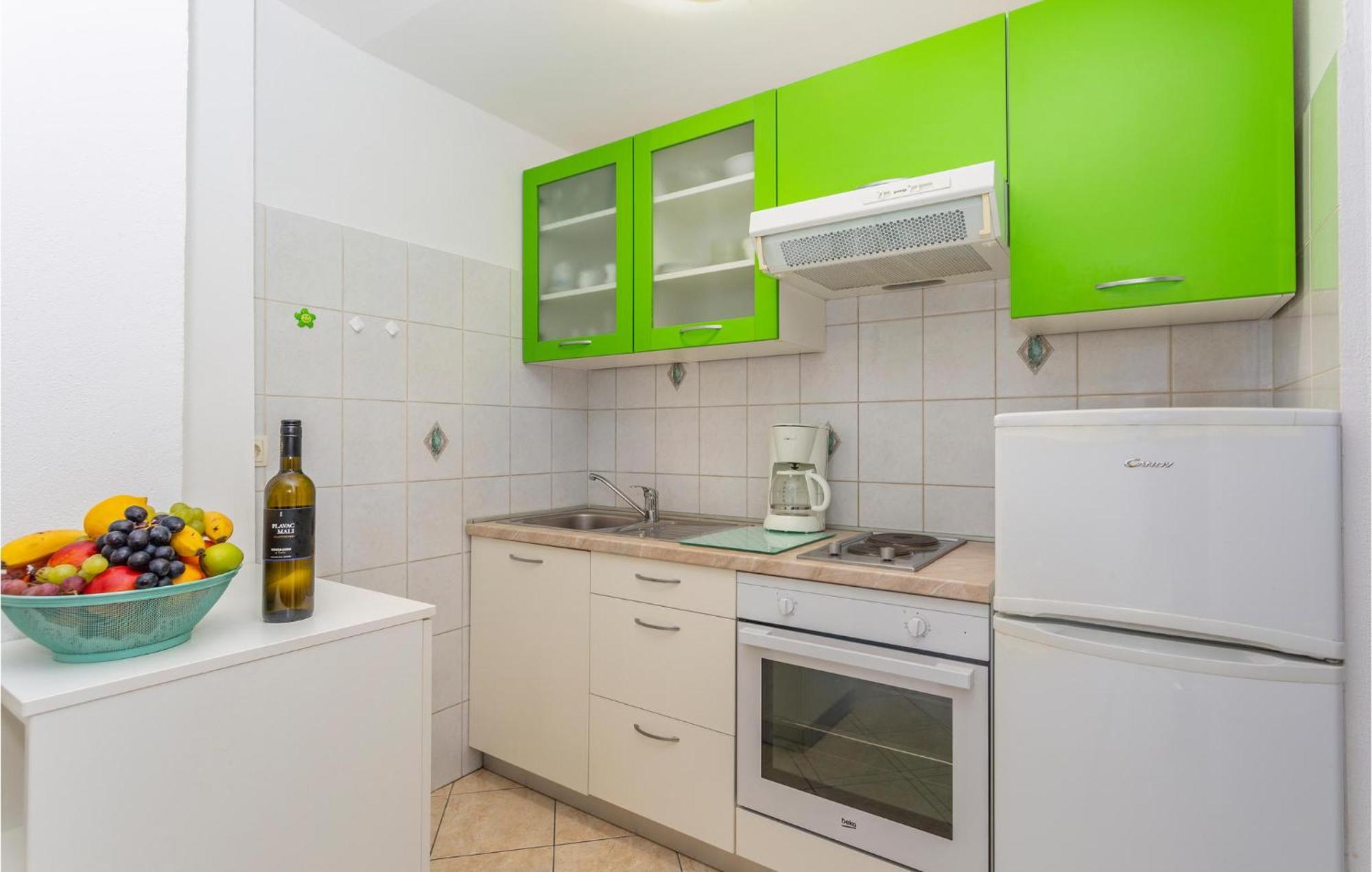 2 Bedroom Cozy Apartment In 오미살즈 외부 사진